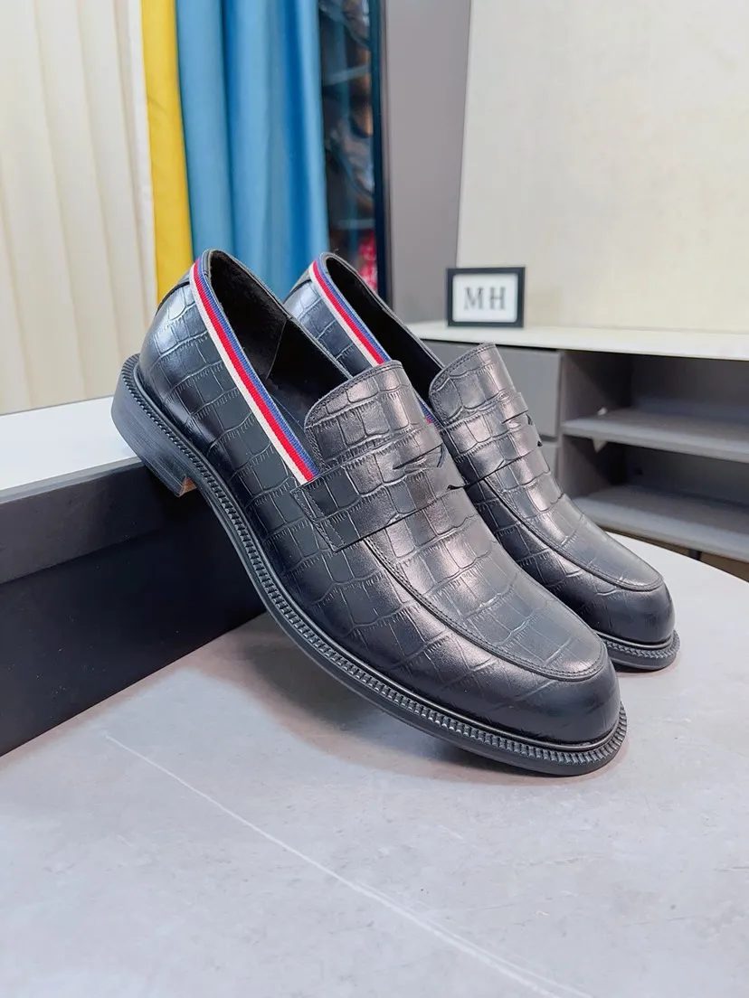 Men's shoes💰520🌸🌸【GUCCi】Original calfskin, water-dyed cowhide lining, original outsole, men's and women's fashion, formal casual leather shoes, slip-on men's and women's shoes series, young fashion, European and American trends, British style, random matching, comfortable feet, standard code: men's size 38-44 (45 can be customized)\nGrade: same style as the official website, original quality